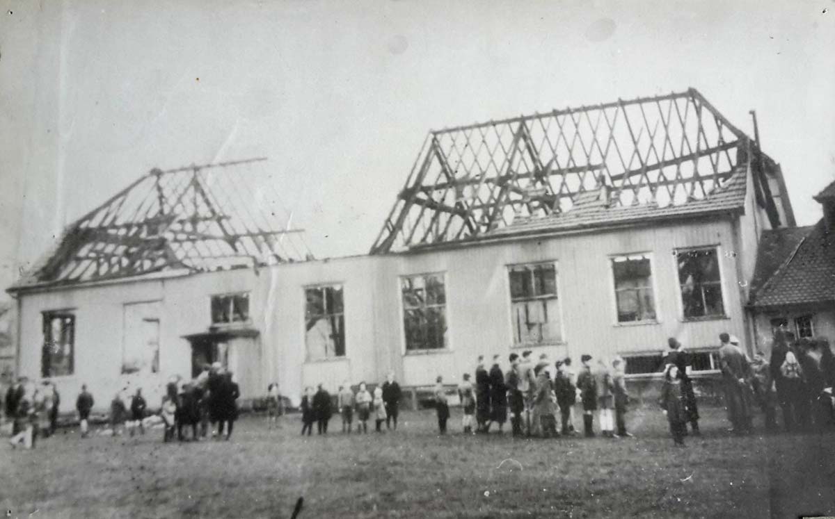 Abgebrannte Turnhalle 1943