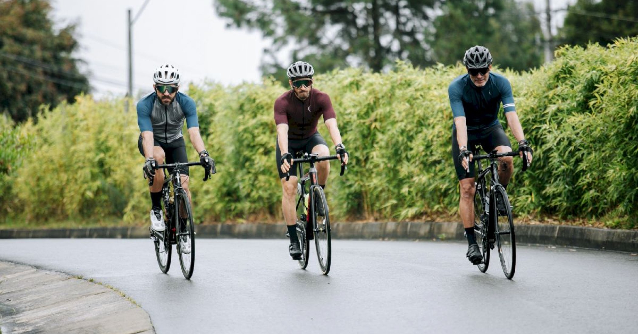 Drei Readfahrer mit Rennrädern